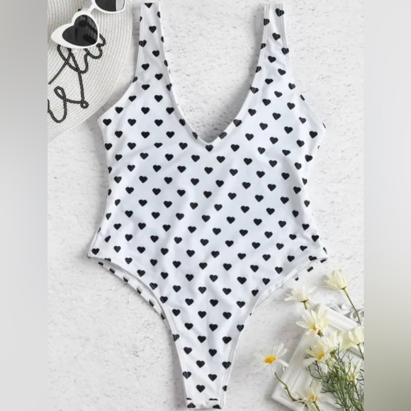 Cute women’s Black and white Heart print one piece monkini swimsuit Large L - Picture 8 of 9